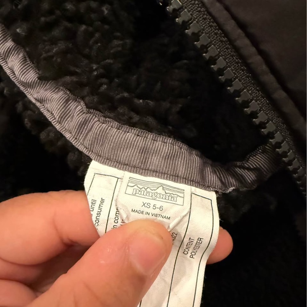 Patagonia Black Hooded Kids Puffer Jacket - Picture 4 of 4